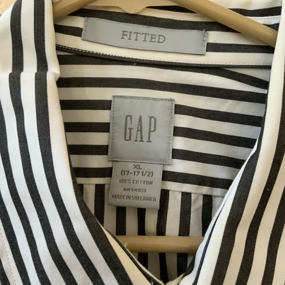 Vintage GAP Striped Button-Up - Picture 2 of 5